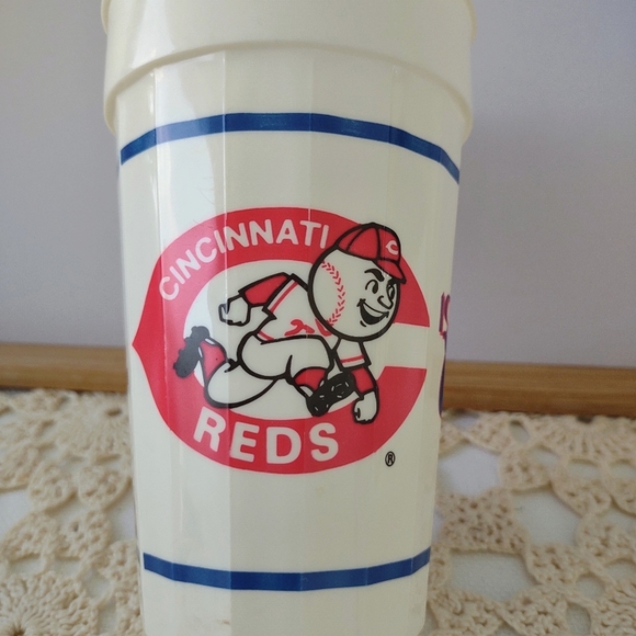 Vintage 1990 NLCS Plastic Cups - Picture 4 of 8
